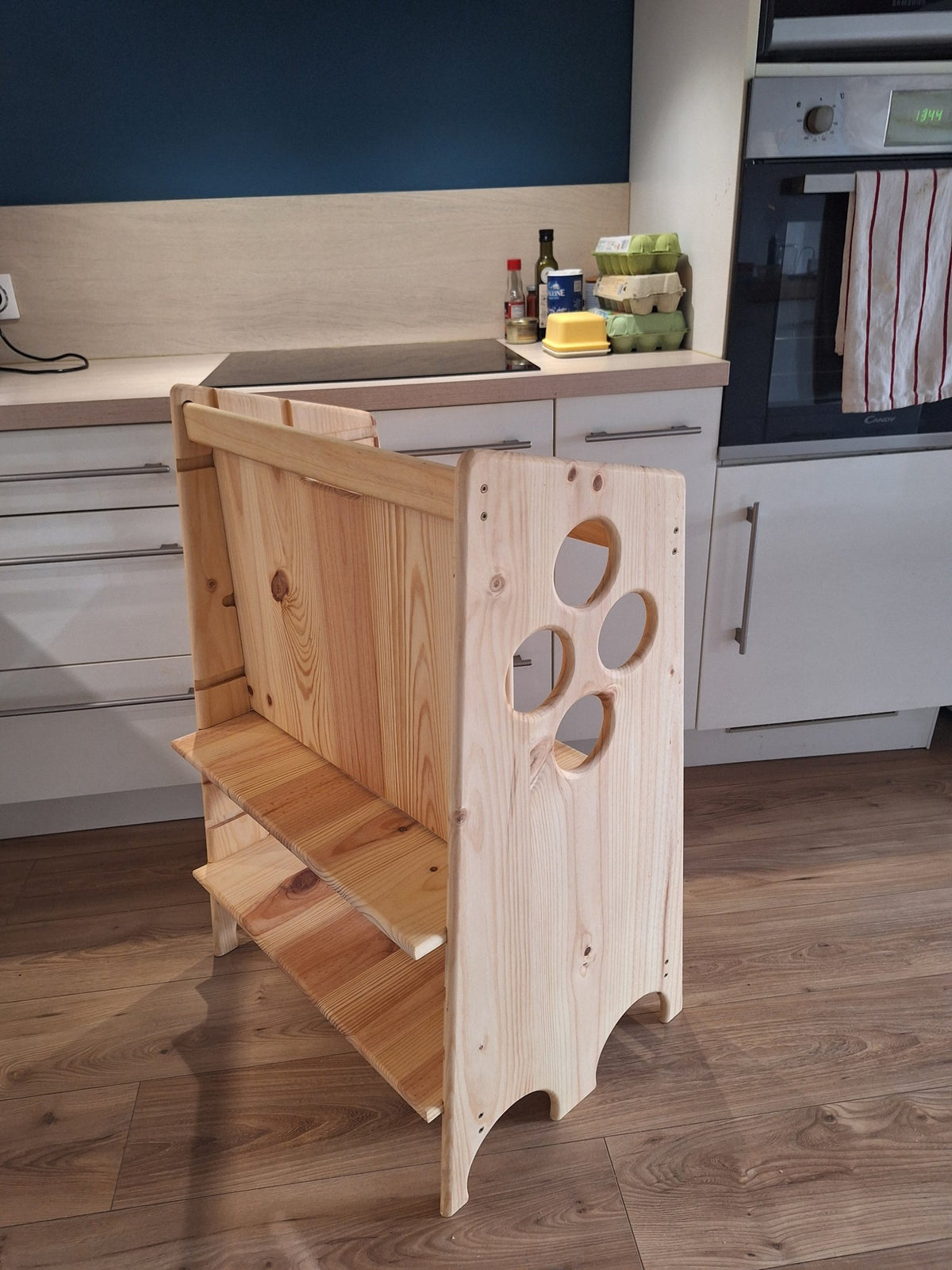 Tour montessori pour jumeaux avec sécurité à l'arrire