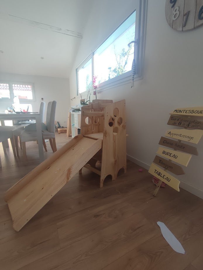toboggan montessori qui se pose en 5 secondes sur la tour d'apprentissage personnalisable